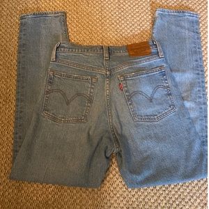 Levi Wedgie Crop - Size 25